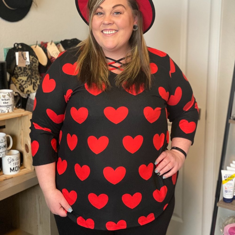 Black & Red Heart Criss Cross Chest 3/4 Sleeve Hacci Top